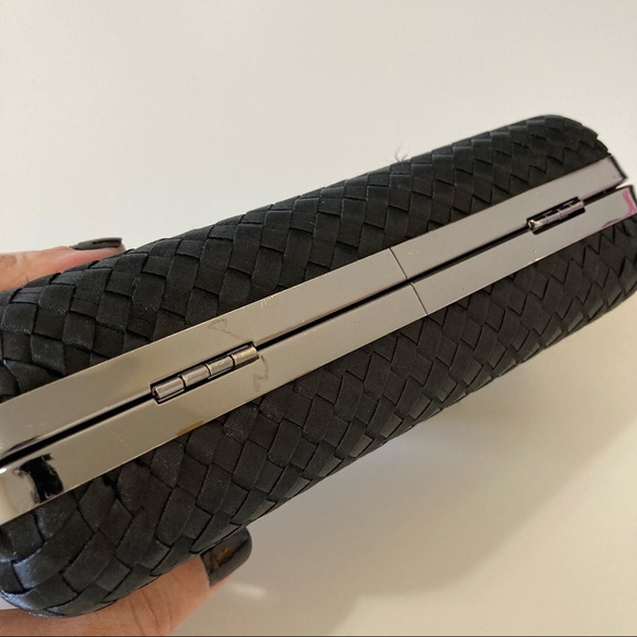 Intricate embellished clutch - Picture 13 of 13